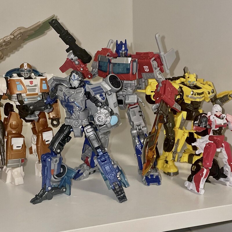 mirage deluxe class  hand images  transformers rise   beasts